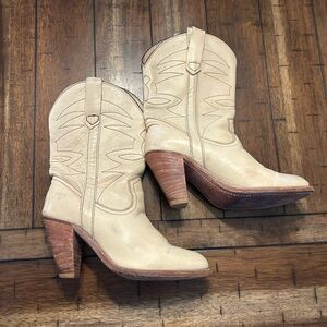Vintage Frye Style 8088 women's cream/ivory western cowboy boots Size 8.5